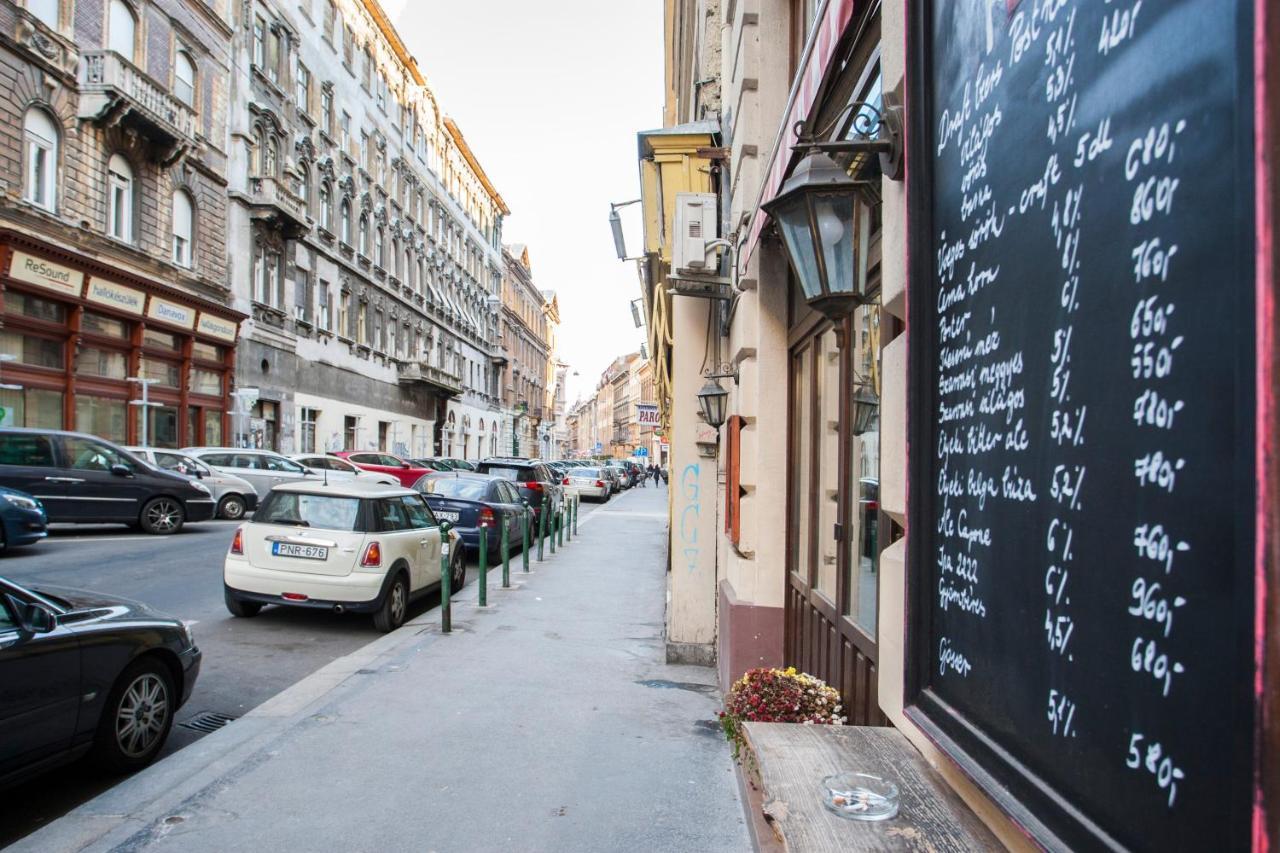 Inviting Flat In The Heart Of Town Apartment Budapesta Exterior foto